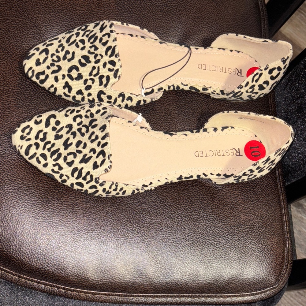Restricted Animal Print Women's Flats - Picture 4 of 9